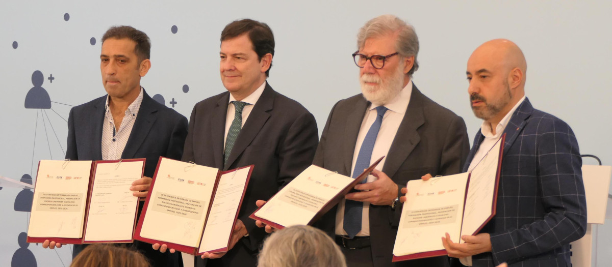 Mañueco, junto a los líderes castellanoleoneses de la CEOE, UGT y CC. OO.