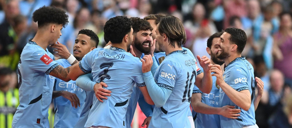 Los jugadores del Manchester City festejan uno de los goles