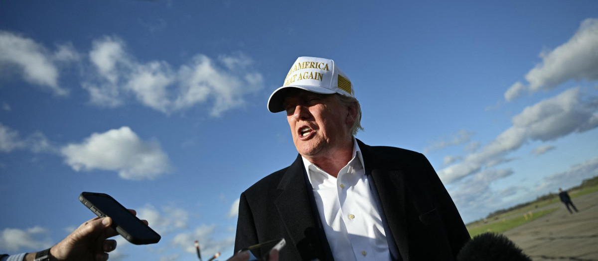 El presidente de Estados Unidos, Donald Trump, habla con la prensa antes de abordar el Air Force One