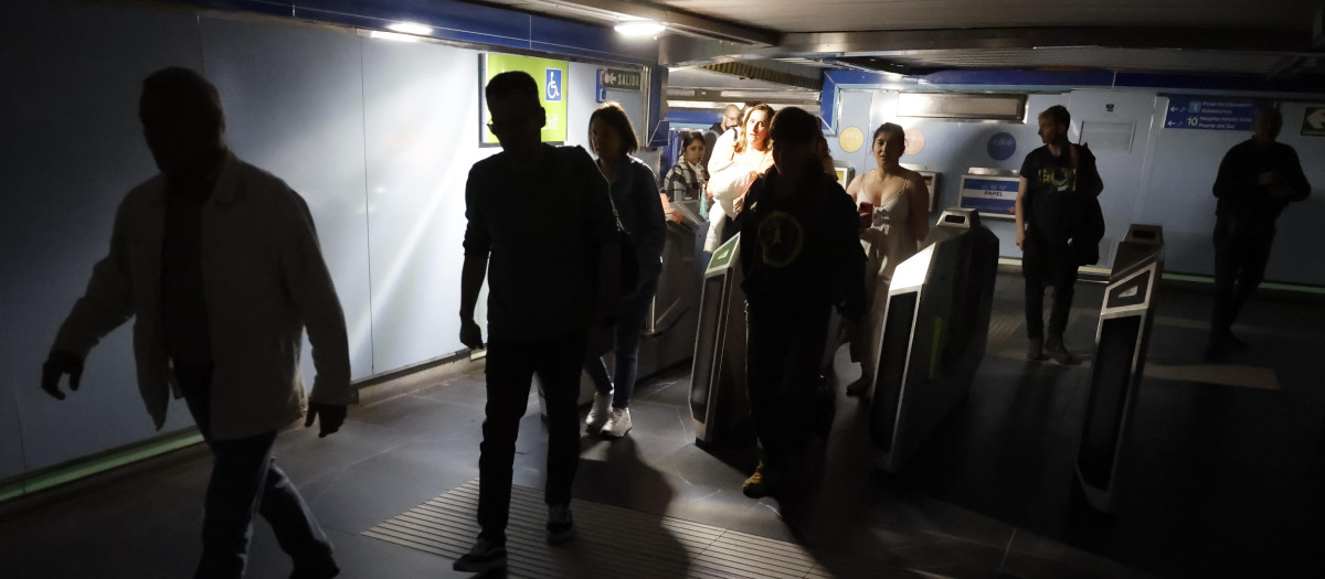 Imagen del Metro de Madrid durante el apagón