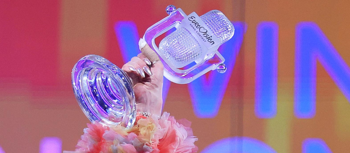 (Foto de ARCHIVO)
12 May 2024, Sweden, Malmo: Nemo from Switzerland celebrates with the trophy after winning the final of the Eurovision Song Contest (ESC) 2024 in the Malmo Arena. Photo: Jens Büttner/dpa
12/5/2024 ONLY FOR USE IN SPAIN