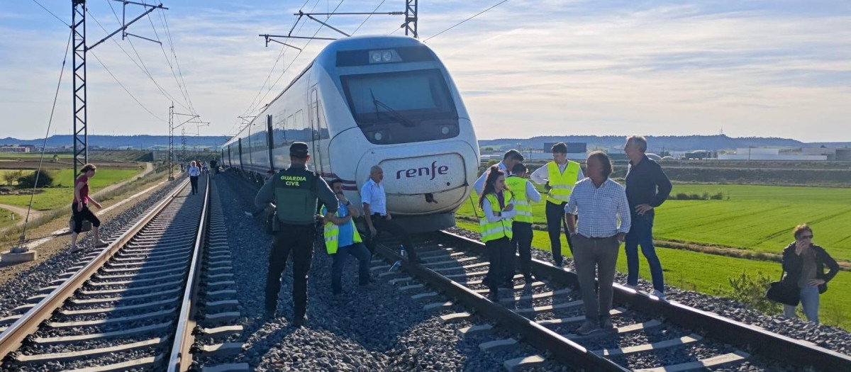Agentes de la Guardia Civil rescataron a 230 personas atrapadas en Venta de Baños (Palencia)