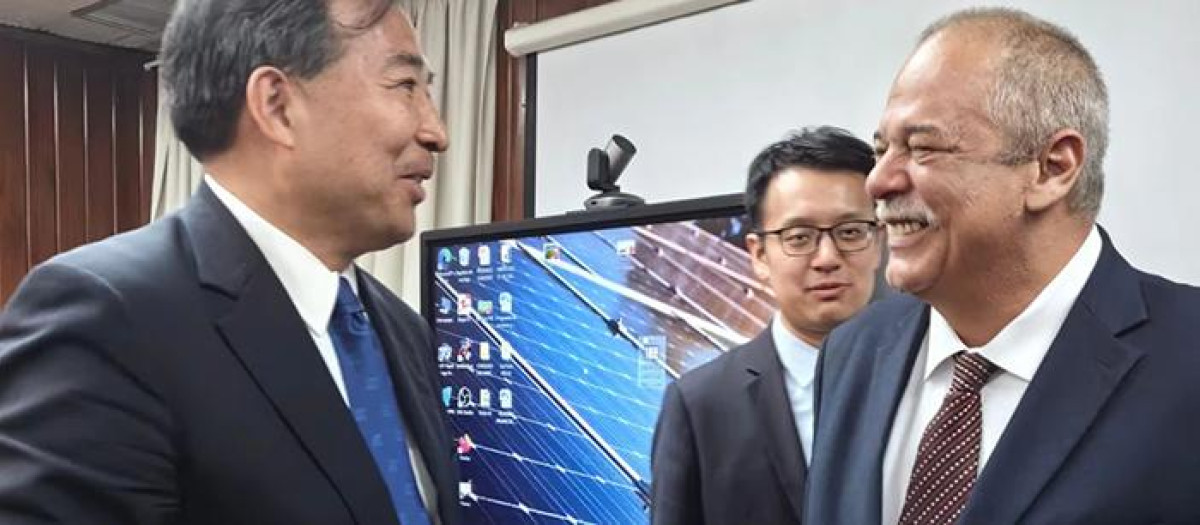 El Ministro de Energía y Minas Vicente de la O Levy y Luo Zhaohui, presidente de la Agencia de Cooperación Internacional de China (Cidca)