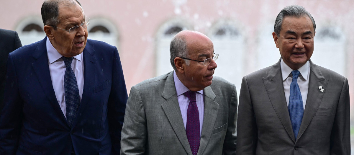 Los ministros de Exteriores de Rusia Sergey Lavrov, Brasil Mauro Vieira y China Wang Yi