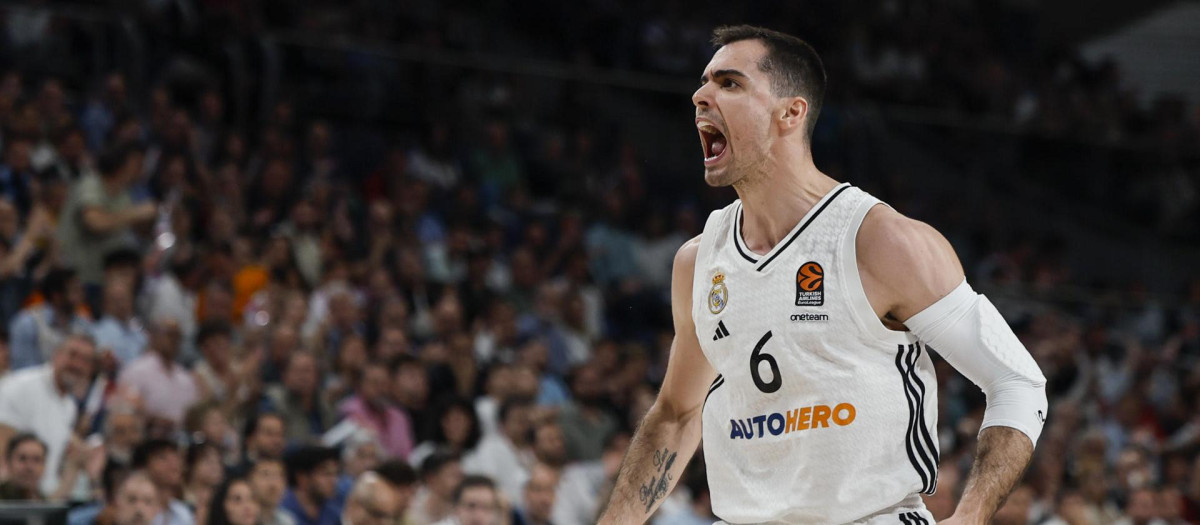 El escolta del Real Madrid, Alberto Abalde, durante el encuentro de playoff de la Euroliga entre Real Madrid y Olympiacos