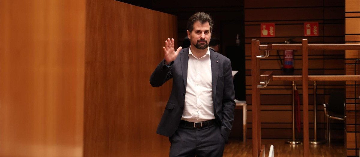 Luis Tudanca, en una imagen de archivo, entra en el Hemiciclo