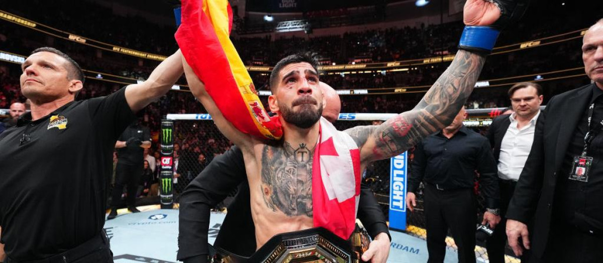 Ilia Topuria en un combate de UFC