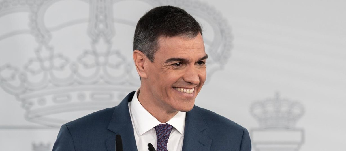 El presidente del Gobierno, Pedro Sánchez, comparece ante los medios, en el Palacio de la Moncloa, a 29 de abril de 2025