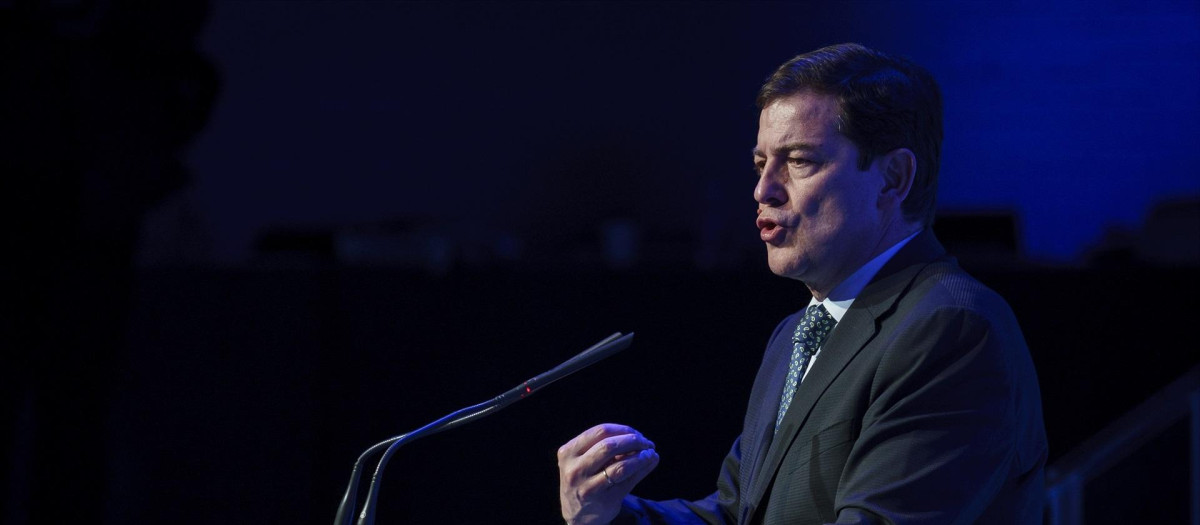 El presidente de la Junta de Castilla y León, Alfonso Fernández Mañueco, el 3 de abril, en Madrid
interviene durante la cuarta jornada de la V edición del foro ‘Wake Up, Spain!’, en Casa de América, a 3 de abril de 2025, en Madrid (España). Bajo el epígrafe ‘Los desafíos de España ante el nuevo orden mundial, la quinta edición de Wake Up, Spain!’, más de 150 ponentes del mundo de la política, la empresa, el mundo tecnológico y la sociedad civil tratan de aportar ideas para el debate público que permitan potenciar el crecimiento sostenido y sostenible de la economía española.
A. Pérez Meca / Europa Press
03 ABRIL 2025;ECONOMÍA;FORO;WAKE UP;IDEAS;SOSTENIBILIDAD;EMPRESAS;
03/4/2025