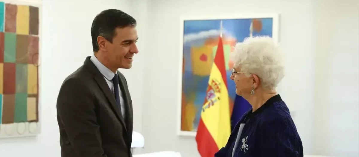 El presidente del Gobierno, Pedro Sánchez, mantiene un encuentro con la anterior embajadora de Israel en España, Rodica Radian-Gordon, en octubre de 2023