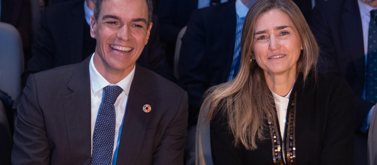 El presidente del Gobierno, Pedro Sánchez y la vicepresidenta tercera y ministra para la Transición Ecológica, Sara Aagesen