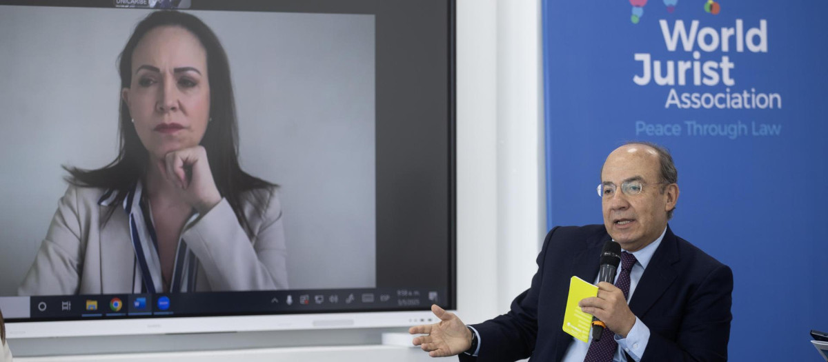 María Corina Machado durante un panel en el XXIX Congreso Mundial del Derecho en República Dominicana