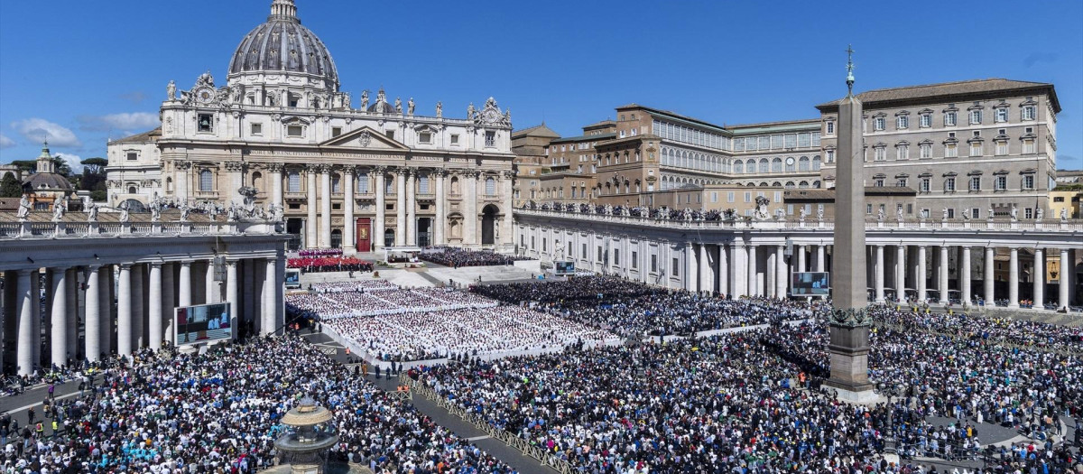 San Pedro del Vaticano, el corazón de la Cristiandad, aguarda al nuevo Papa