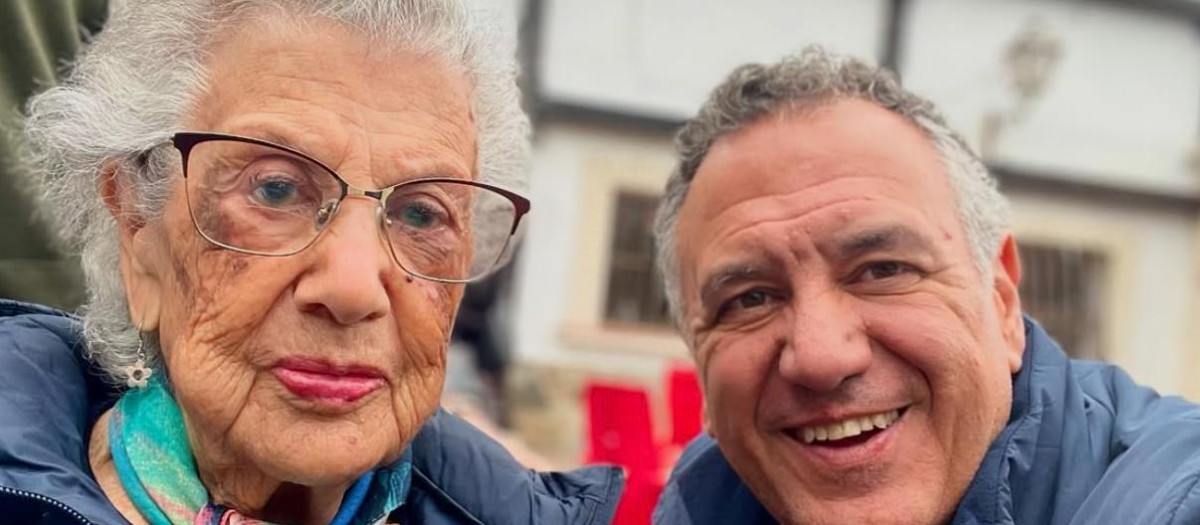Roberto Brasero, con su madre