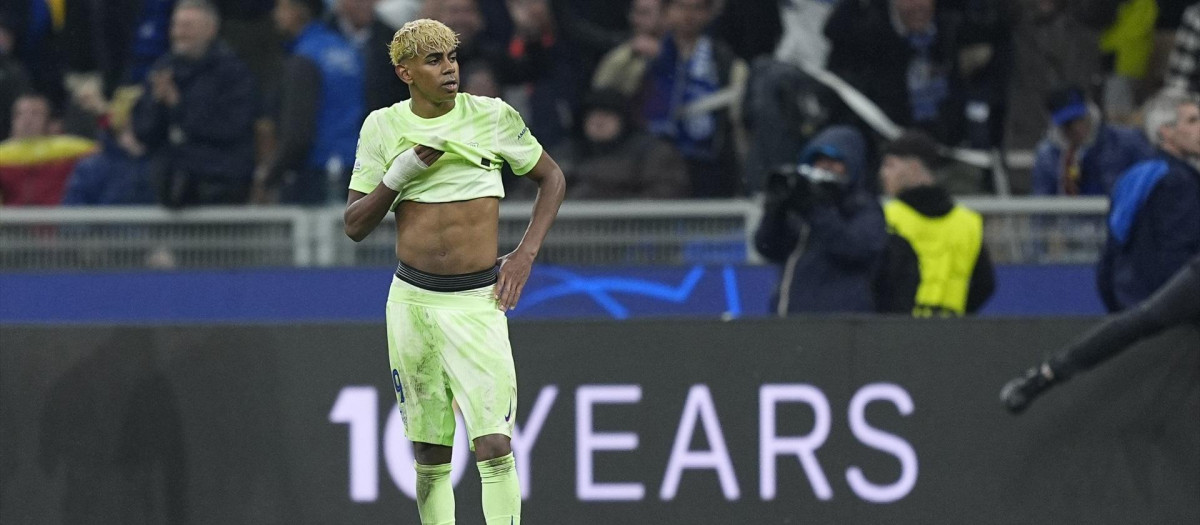 Lamine Yamal, durante el Inter - Barça de la vuelta de Champions League