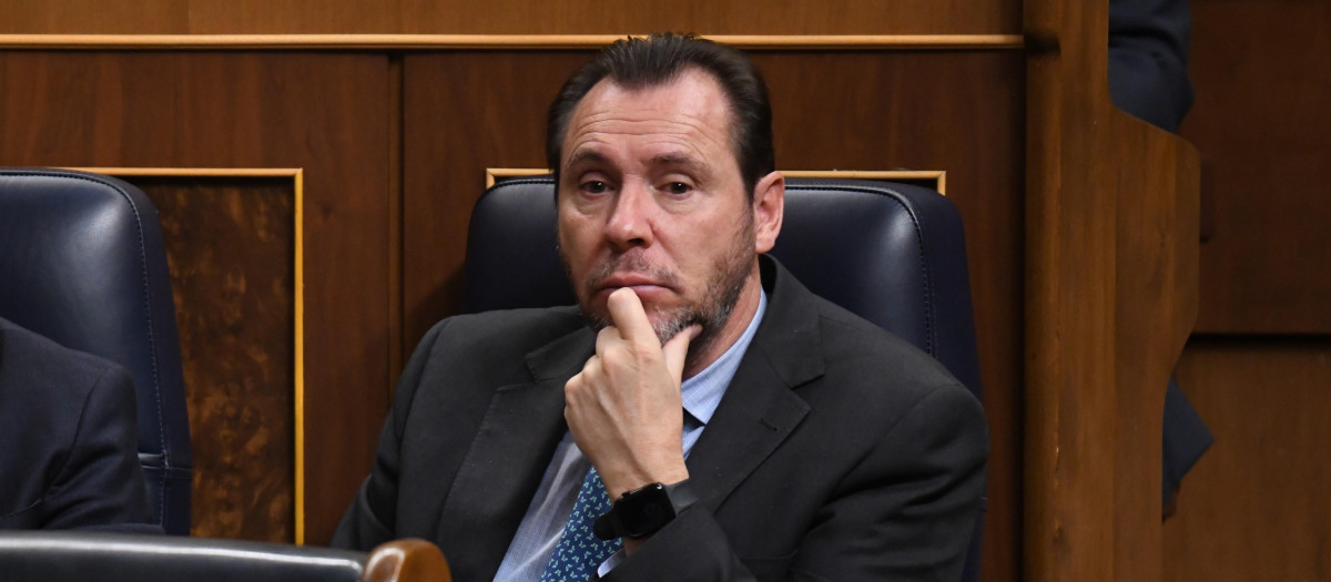 El ministro de Transportes y Movilidad Sostenible, Óscar Puente, este miércoles, en el Congreso