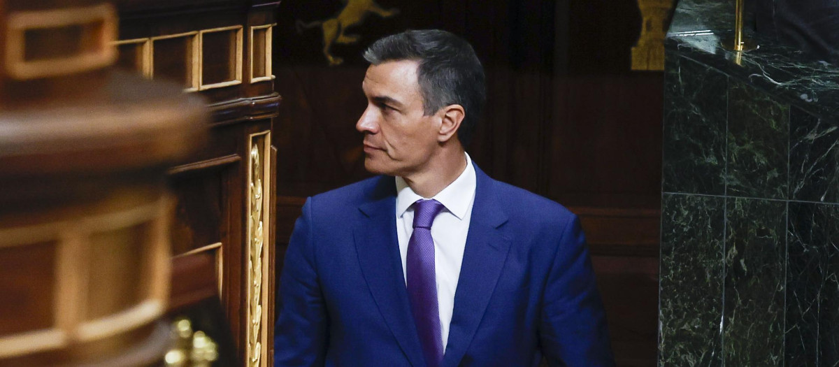 Pedro Sánchez, entrando en el hemiciclo