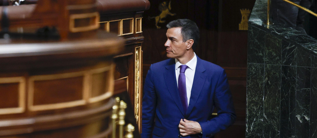 Pedro Sánchez, entrando en el hemiciclo
