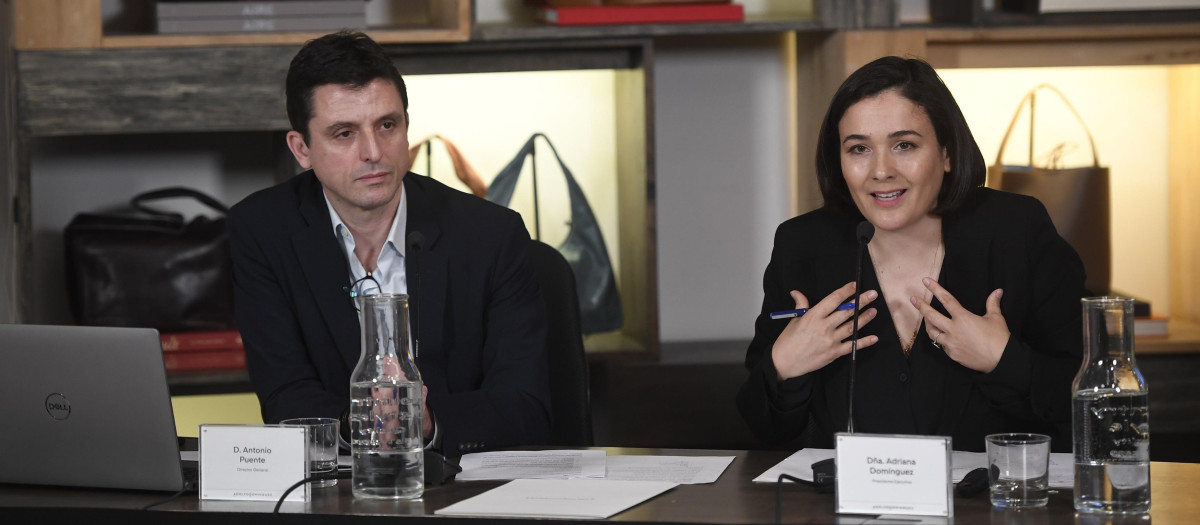 La presidenta de Adolfo Domínguez, Adriana Domínguez, y el exdirector general, Antonio Puente