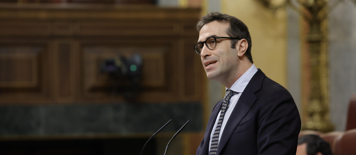 El ministro de Economía, Carlos Cuerpo, defendiendo el decreto ley