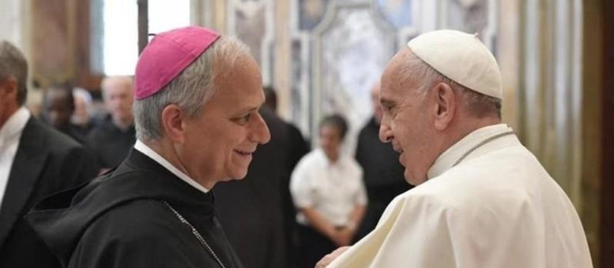 El Papa Francisco junto al flamante Pontífice León XIV