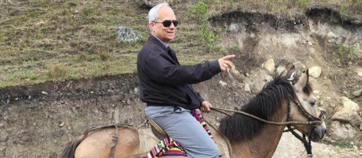 León XIV a caballo en Perú cuando era el Obispo de Chiclayo