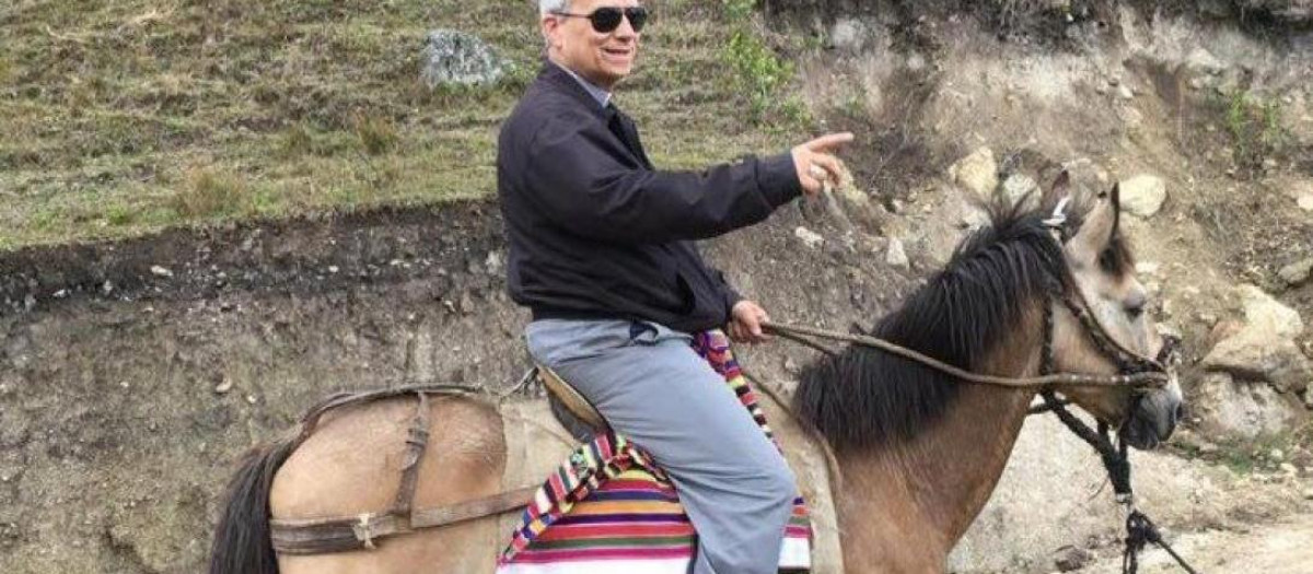 León XIV a caballo en Perú cuando era el Obispo de Chiclayo