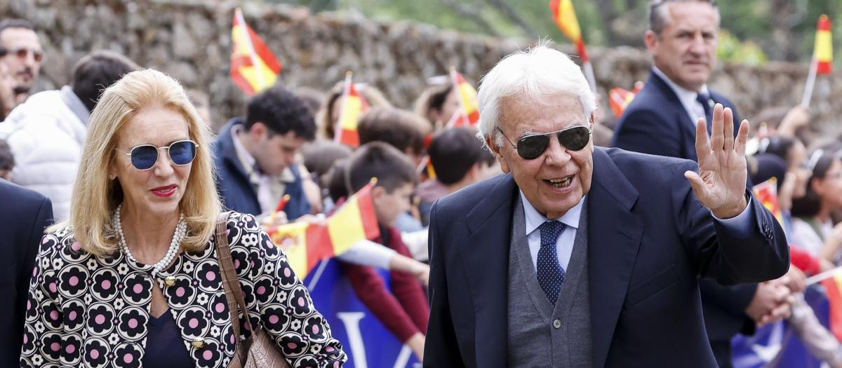 El matrimonio acude a la 18 edicióndel premio Carlos V en Yuste (Caceres)