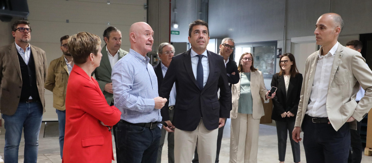 El presidente de la Generalitat Valenciana, Carlos Mazón, durante su visita a Jijona