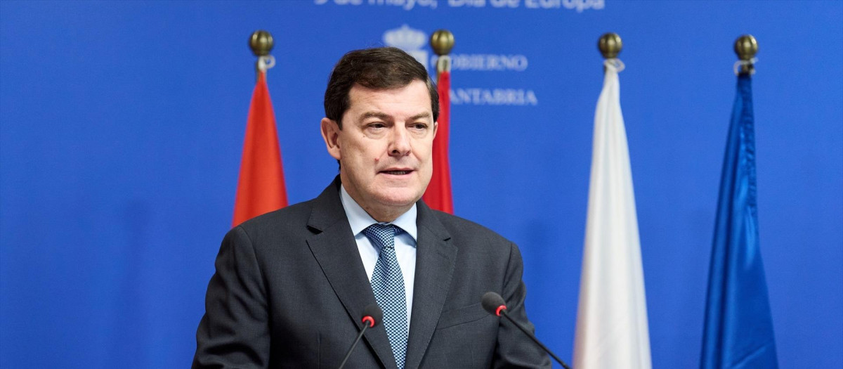 El presidente de la Junta de Castilla y León, Alfonso Fernández Mañueco, este viernes, en Santander