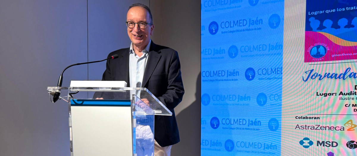 El doctor Entrenas en un momento de su conferencia sobre el asma