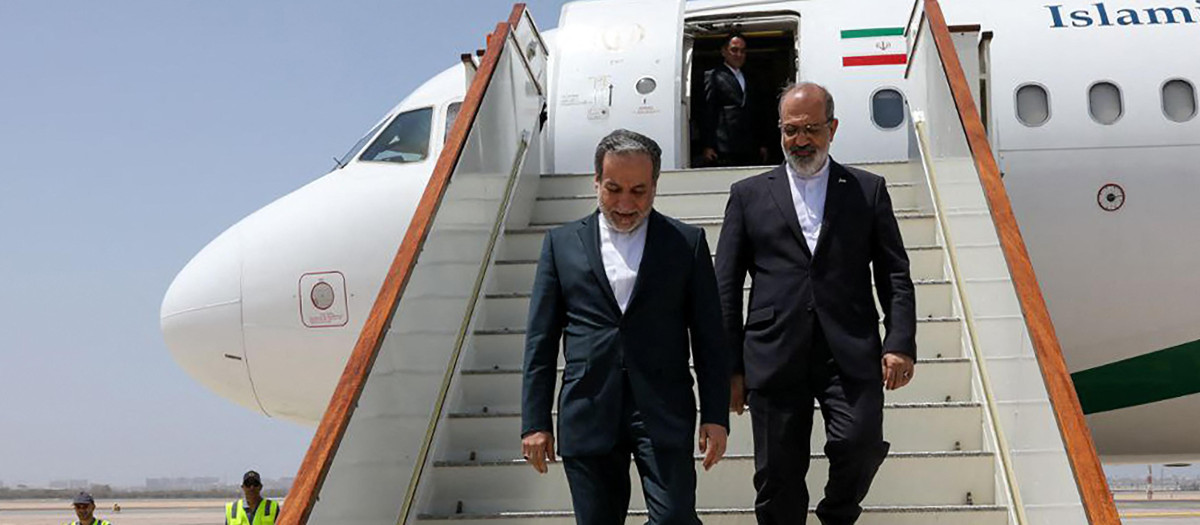 El ministro de relaciones Exteriores de Irán Abbas Aranghchi a su llegada a Omán