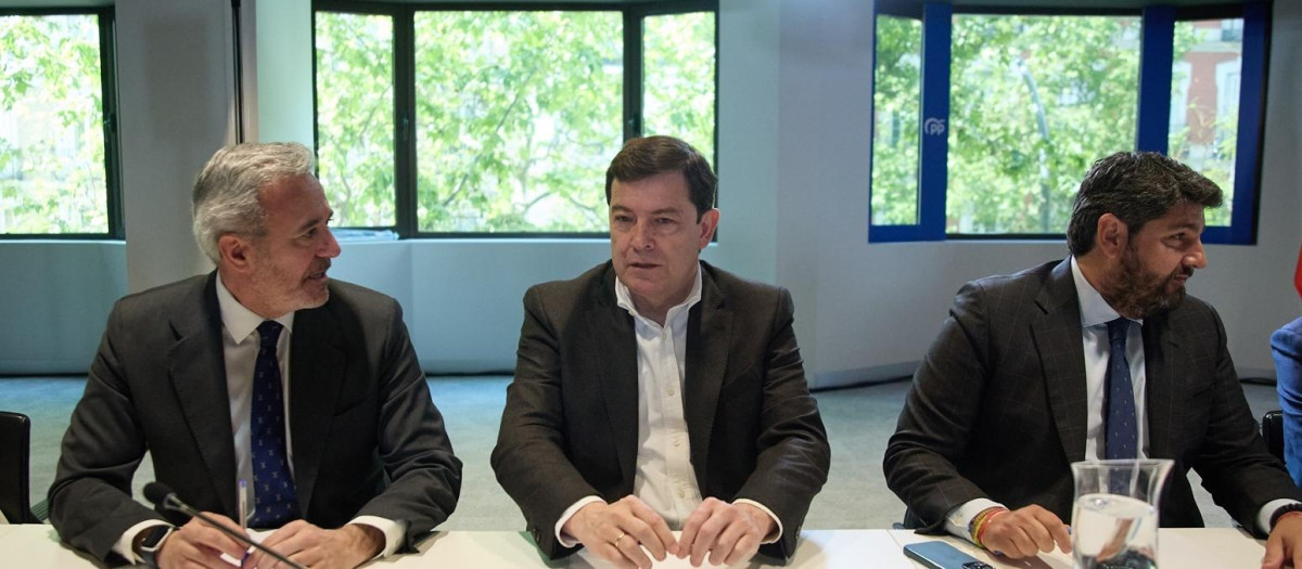 El presidente de la junta de Castilla y León, Alfonso Fernández Mañueco, con López Miras y Moren