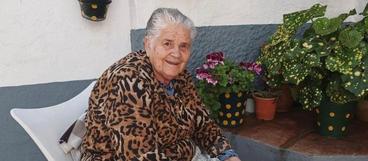 A sus 86 años se ha convertido inesperadamente en la embajadora de su pueblo
