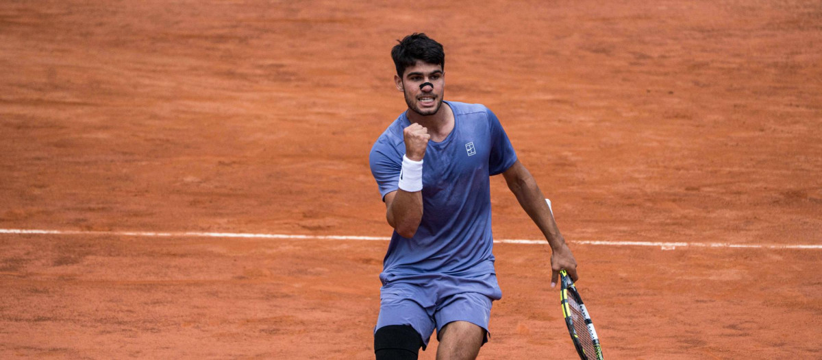 Carlos Alcaraz celebra la clasificación para los cuartos del Masters 1000 de Roma