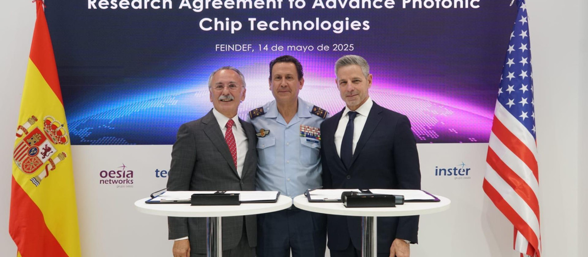 Luis Furnells, presidente y CEO de Grupo Oesía; Teniente General Miguel Ivorra; Ray Piselli, vicepresidente de negocios internacionales de Lockheed Martin