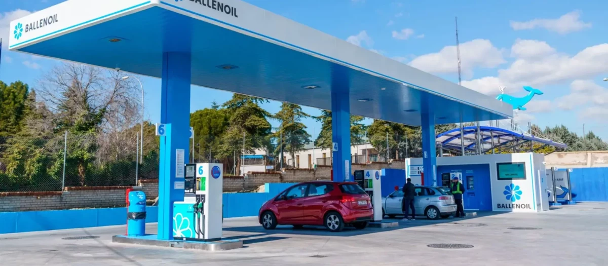 La estación de servicio es de la cadena Ballenoil, que ha asumido todos los daños