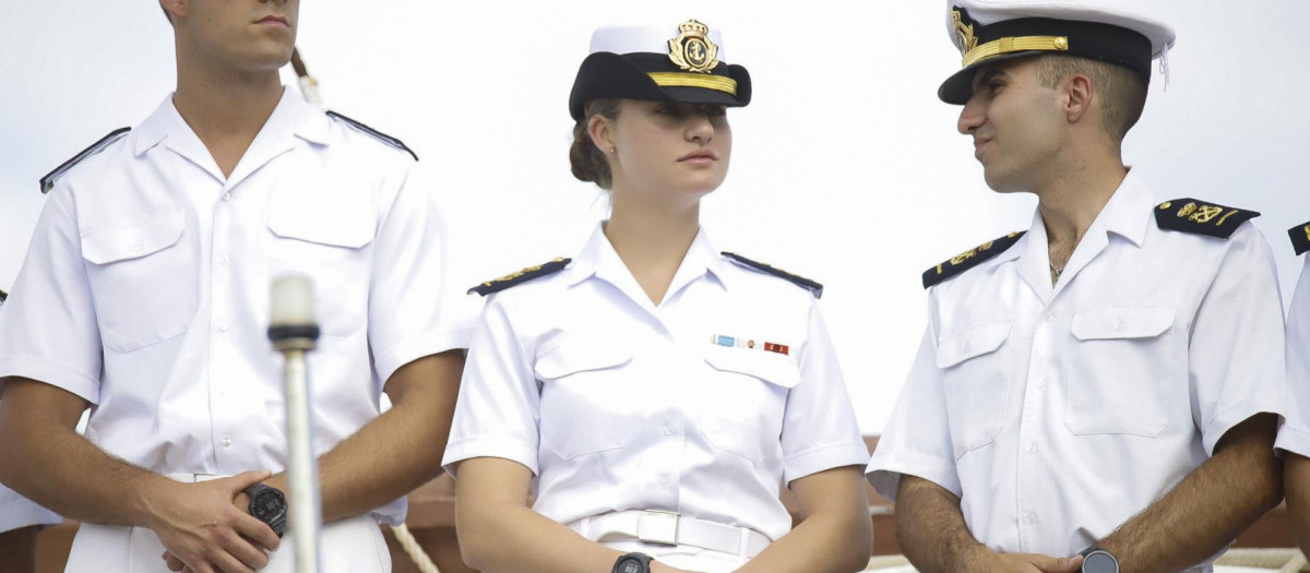La Princesa de Asturias con dos compañeros, a su llegada a Santa Marta este miércoles