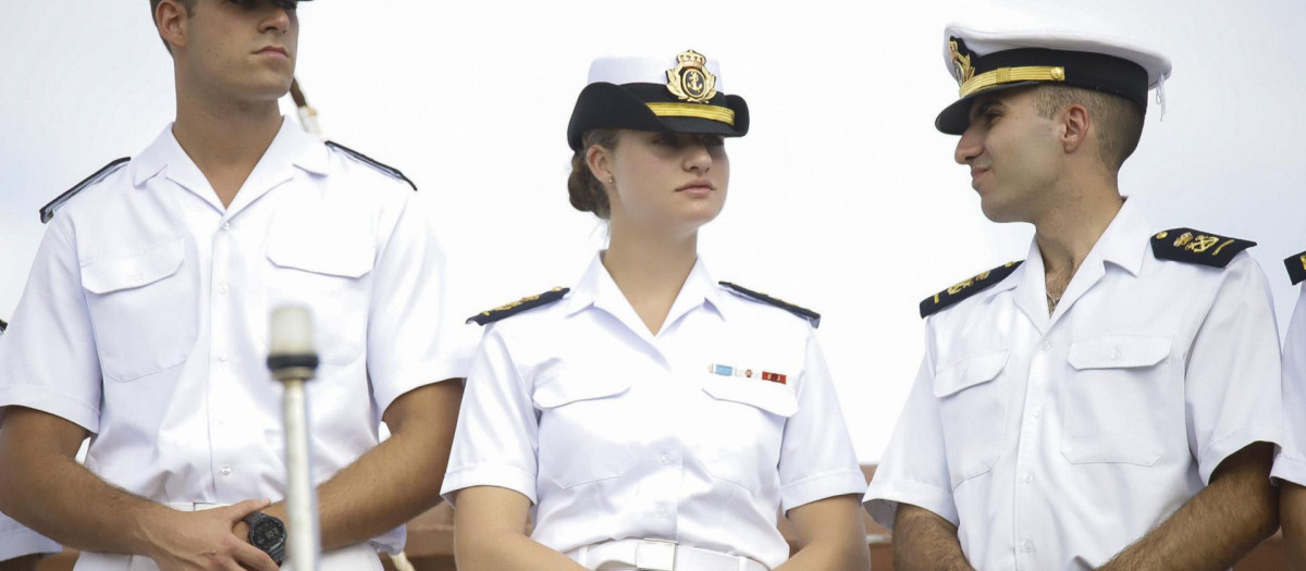 La Princesa de Asturias con dos compañeros, a su llegada a Santa Marta este miércoles