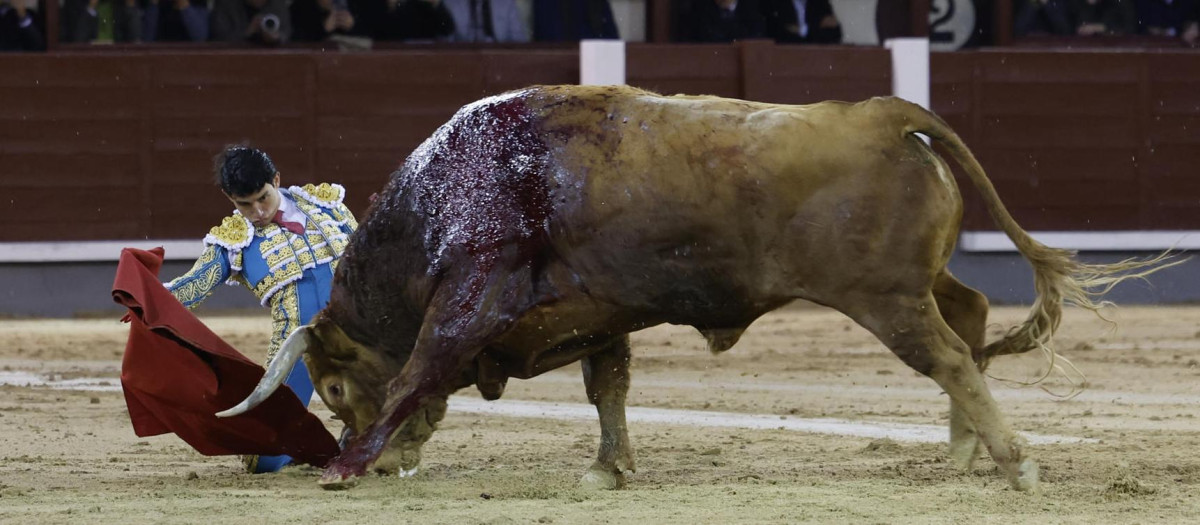 Fonseca, ante el toro 'Brigradier', de 667 kilos
