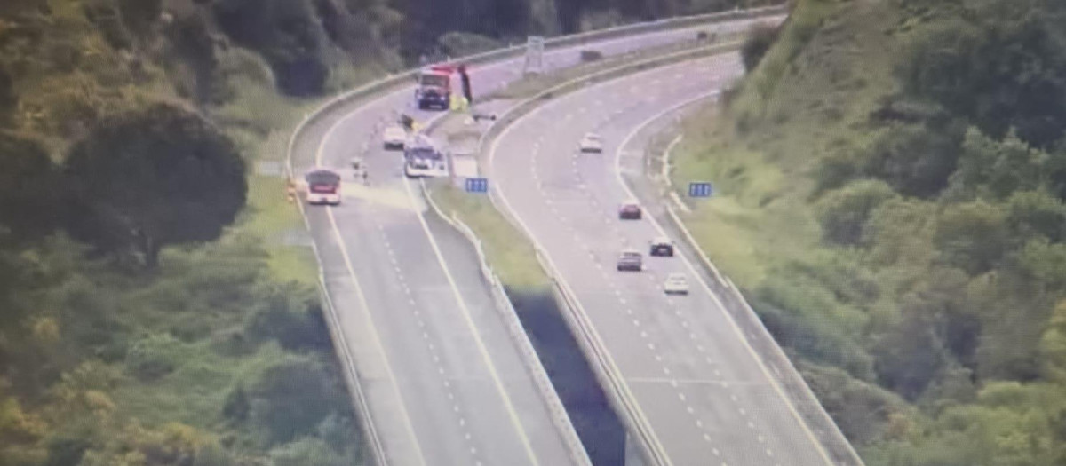 Imagen del accidente.

REMITIDA / HANDOUT por GUARDIA CIVIL
Fotografía remitida a medios de comunicación exclusivamente para ilustrar la noticia a la que hace referencia la imagen, y citando la procedencia de la imagen en la firma
15/5/2025