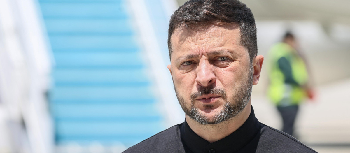 El presidente de Ucrania, Volodimir Zelenski, a su llegada a Ankara, Turquía