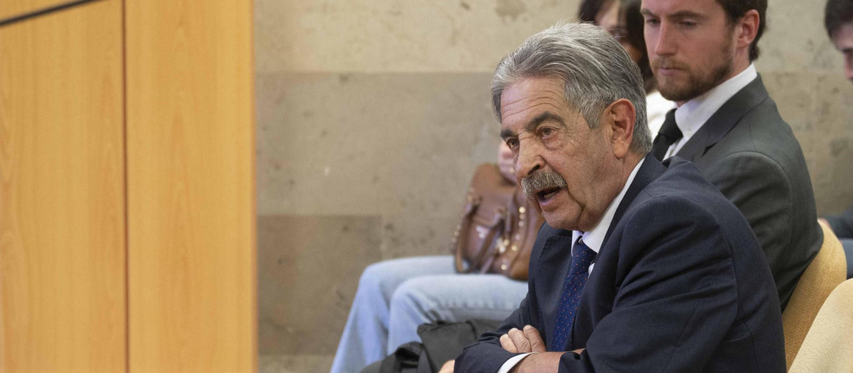 El expresidente cántabro Miguel Ángel Revilla, en el acto de conciliación con el Rey Juan Carlos I celebrado en un juzgado santanderino