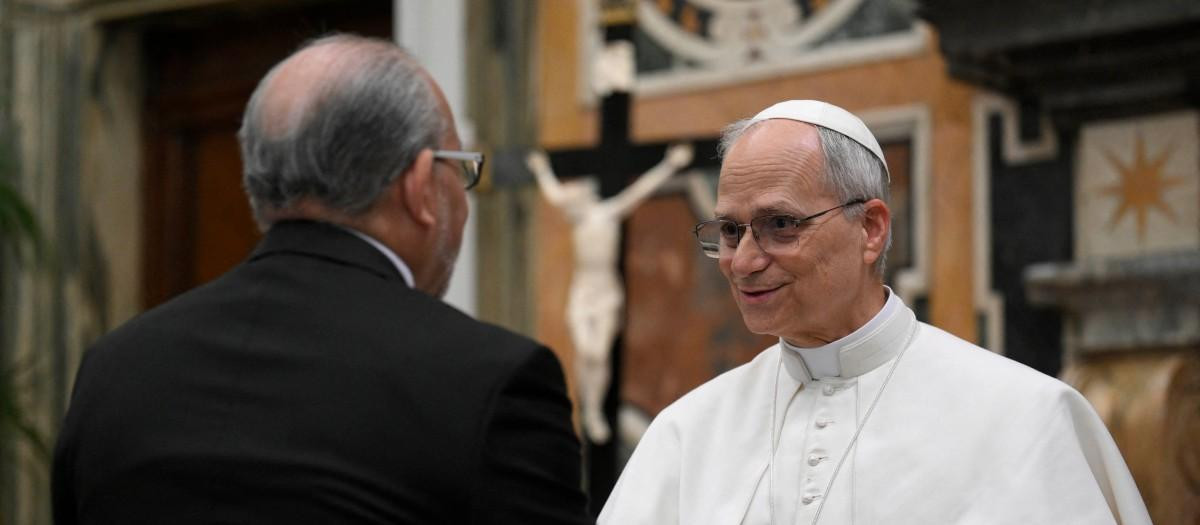 Papa León XIV durante una audiencia con el Cuerpo Diplomático en el Vaticano
