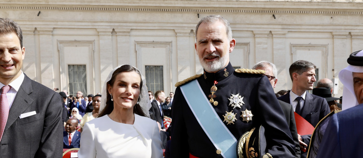 Los Reyes, este domingo, en la misa del inicio del pontificado de León XIV en el Vaticano