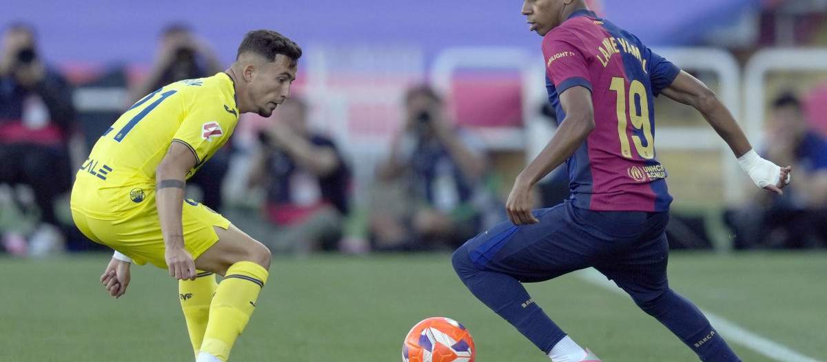 Lamine Yamal, durante el Barcelona - Villarreal