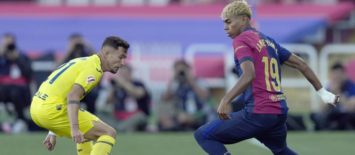 Lamine Yamal, durante el Barcelona - Villarreal