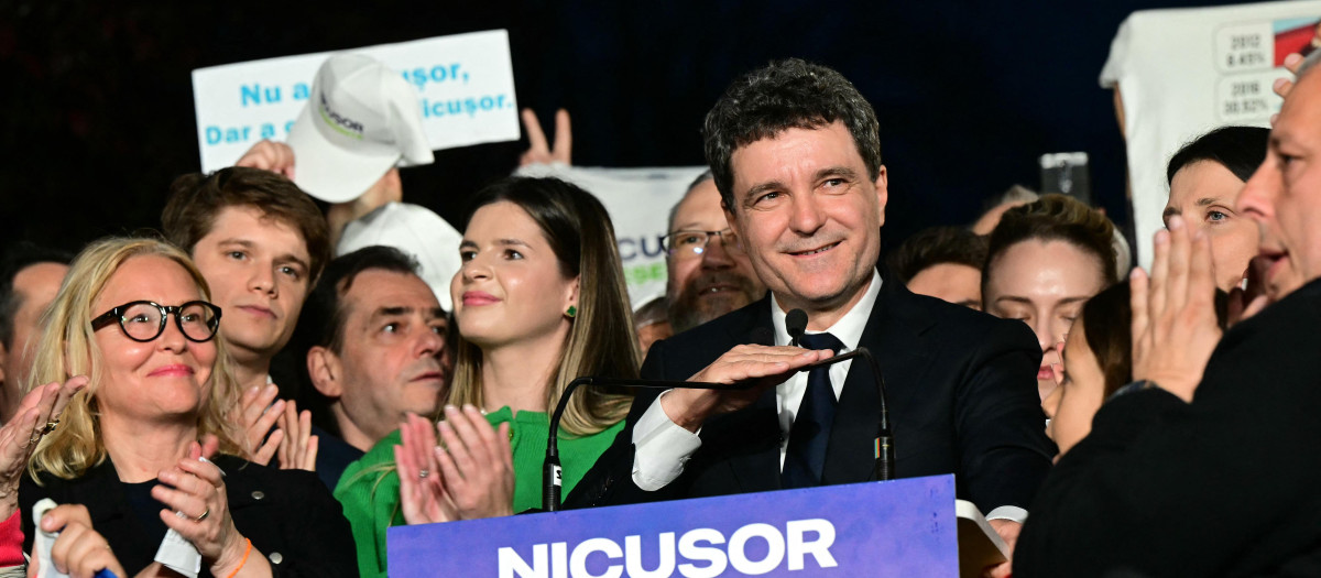 El alcalde de Bucarest y candidato presidencial independiente, Nicusor Dan