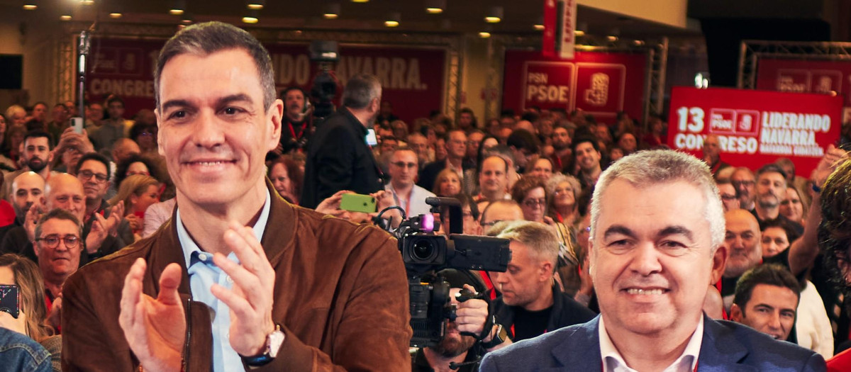 El presidente del Gobierno, Pedro Sánchez, junto a Santos Cerdán