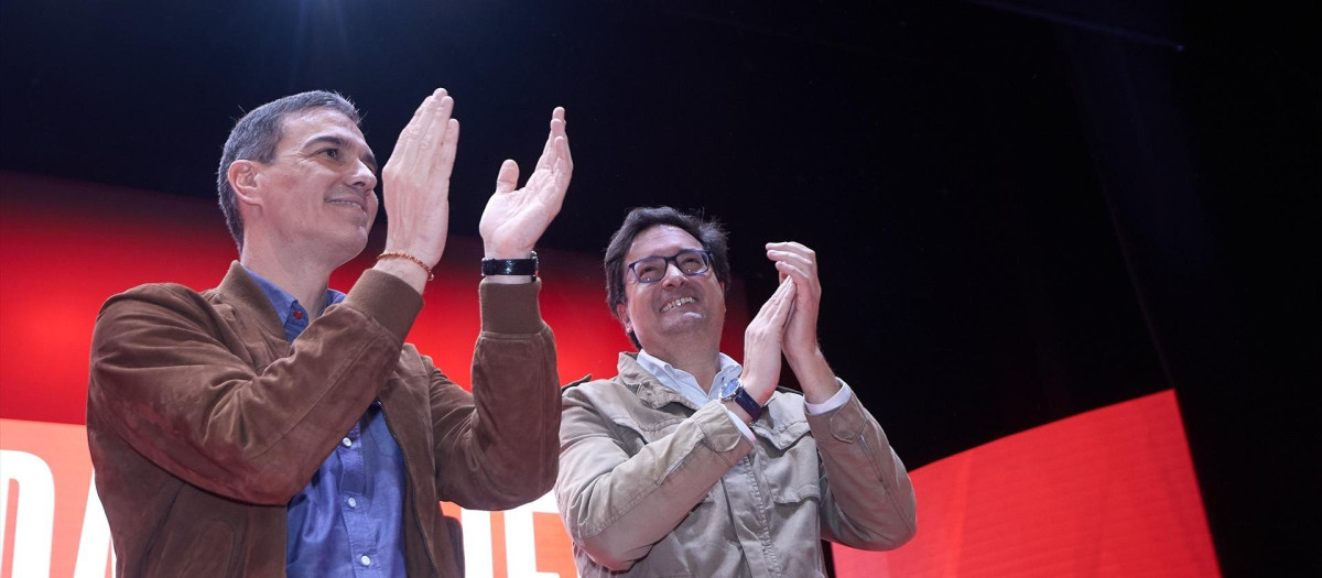 Pedro Sánchez y Óscar López, en un acto del PSOE.